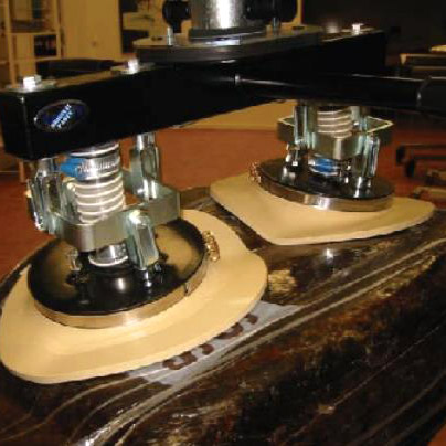 真空管吸吊機-橡膠塊搬運