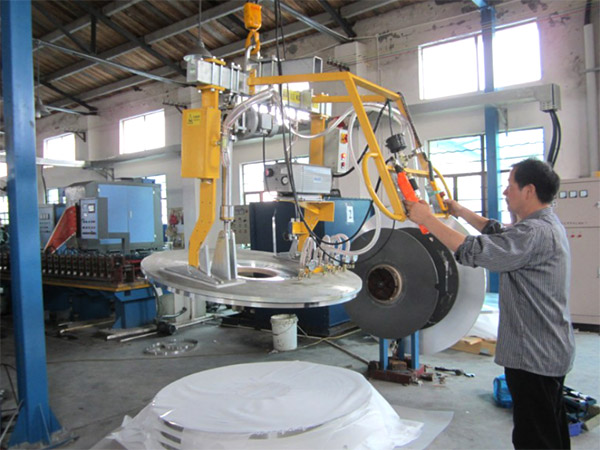 鋁卷吸吊機(jī)現(xiàn)場